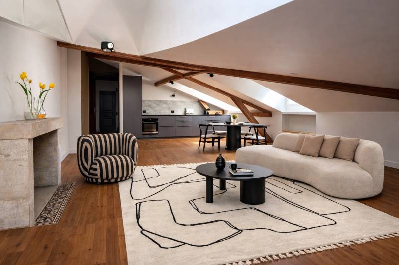 À vendre très bel appartement à BORDEAUX place PEY BERLAND grande pièce de vie une chambre avec salle d'eau privative RÉNOVATION PARFAITE et de STANDING