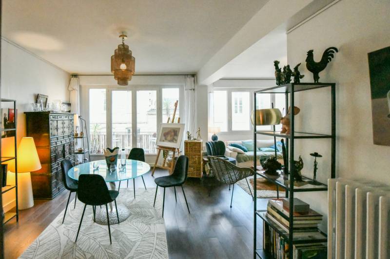 À vendre très bel appartement LUMINEUX à BORDEAUX quartier FONDAUDÈGE avec un séjour 2/3 chambres BALCON et GARAGE BOX 2ème étage