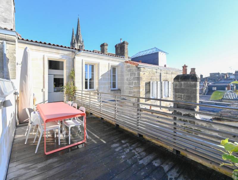 À vendre très bel appartement quartier des Chartrons à Bordeaux séjour traversant 2 chambres un bureau grande terrasse sans vis à vis parking en location