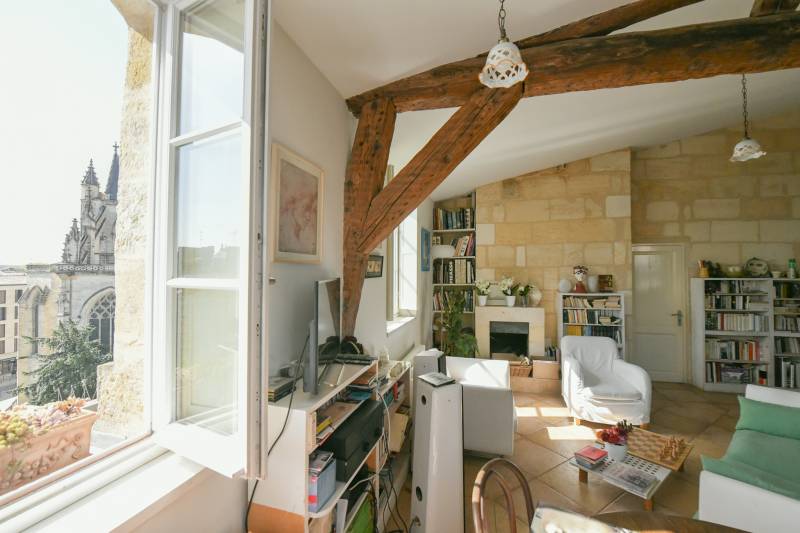 À la vente appartement situé à Bordeaux quartier Saint-Michel vue panoramique sur Bordeaux belle rénovation 3 chambres et terrasse