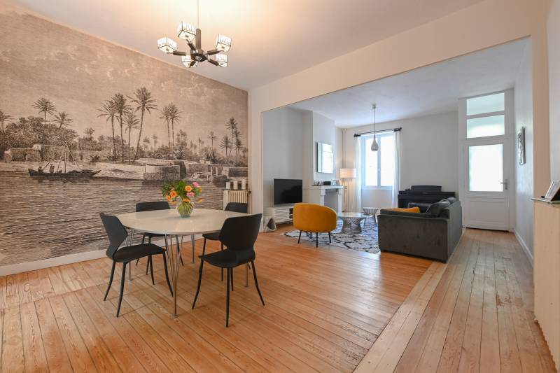 À la vente maison d'habitation en pierre grand séjour 2/3 chambres jardin sud prestations anciennes conservées Bordeaux quartier Saint-Seurin