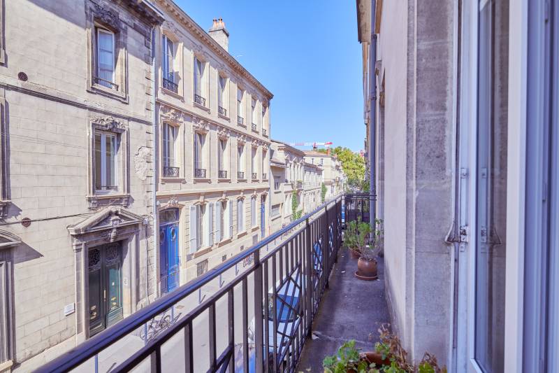 À vendre appartement à Bordeaux Saint-Seurin Gambetta centre ville à rénover séjour 2 chambres salle de bain et balcon filant cave