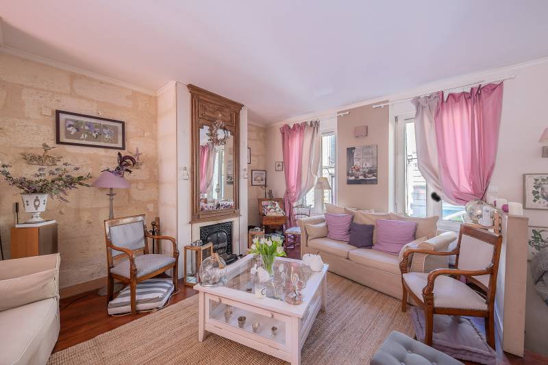 A vendre maison familiale 5/6 chambres BORDEAUX quartier SAINT-SEURIN jardin terrassé local à vélos