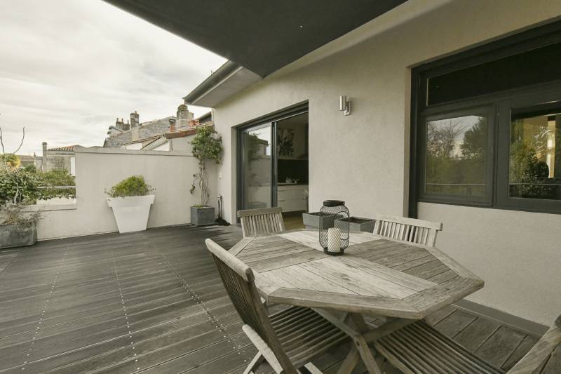 A la vente maison années 60 avec garage terrasse jardin grand séjour lumineux 4 chambres Bordeaux Saint-Seurin