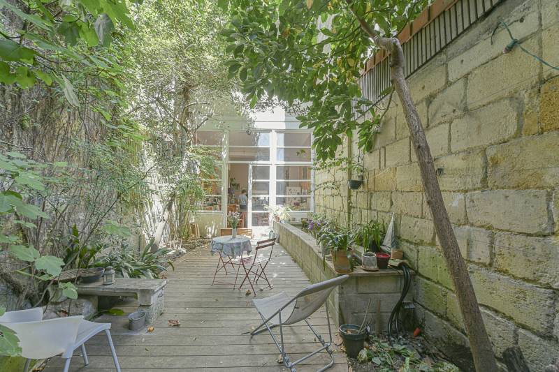 A la vente belle demeure en pierre rue calme Bordeaux Jardin Public 4 chambres jardin