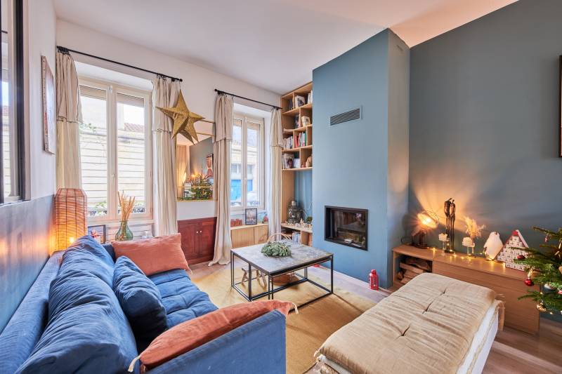 À vendre très belle maison en pierre rénovée à Bordeaux quartier Saint-Seurin beau séjour traversant 4 chambres bureau jardinSud Ouest et terrasse