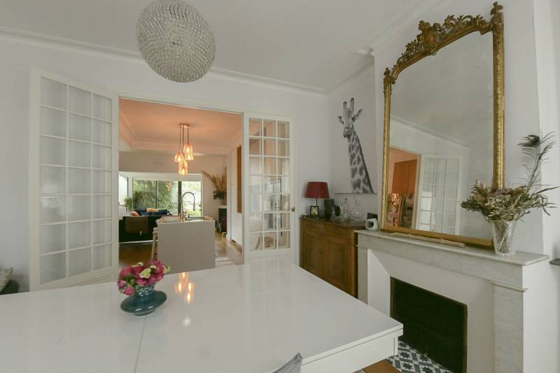 Recherche maison Bordeaux en pierre quartier Saint-Seurin proche du centre ville avec un grand séjour 4 chambres très belle rénovation