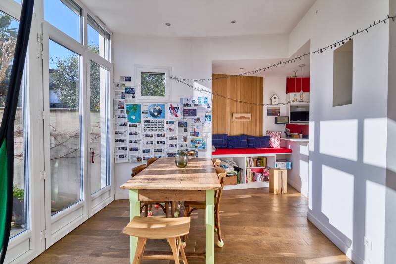 À vendre belle maison bourgeoise bordelaise à Bordeaux Fondaudège centre-ville belles pièces de vie sur un grand jardin sud 6 chambres