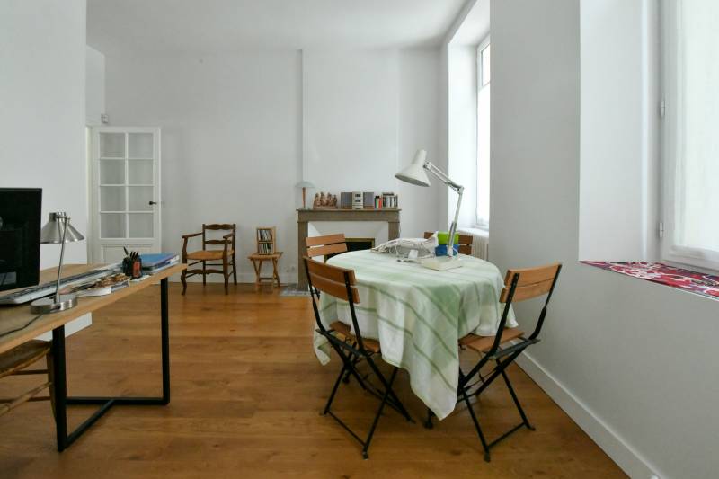 Achat maison en pierre avec jardin sans vis à vis garage grand séjour 5 chambres parfait rénovation Bordeaux quartier Fondaudège proximité tramway D