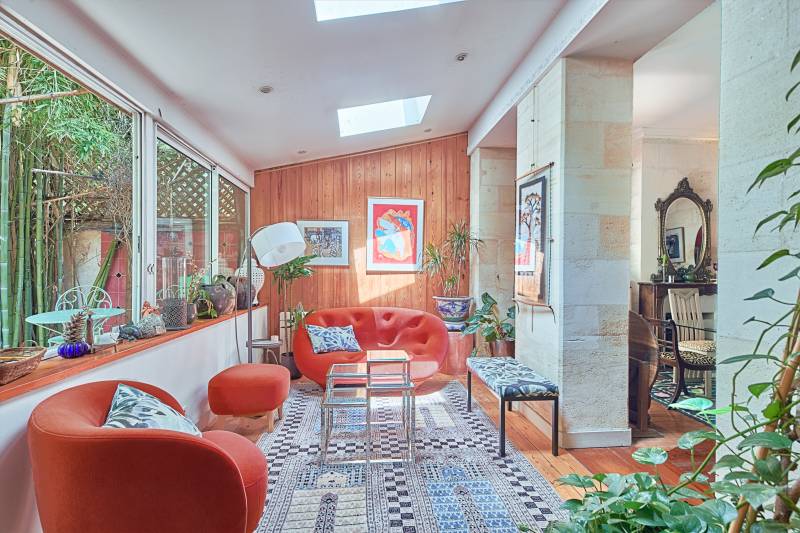 À vendre à BORDEAUX quartier FONDAUDÈGE / TOURNY une maison en seconde ligne en pierre avec 4 chambres un bureau une Dépendance et un jardin de ville Beaucoup de charme