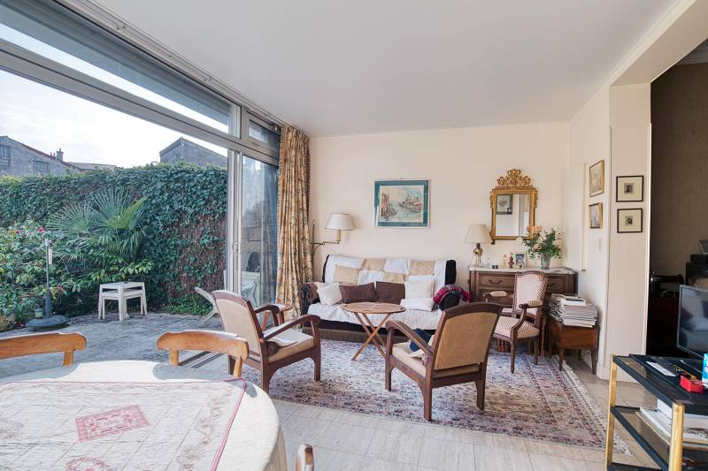 À la vente très belle maison À RÉNOVER à Bordeaux quartier SAINT-SEURIN 4 chambres UN GRAND JARDIN de plain-pied de 290 m2 très jolie rue Petite dépendance