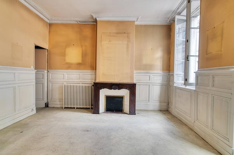 À la vente belle maison en pierre bordelaise à rénover séjour lumineux traversant sur jardin ouest sans vis à vis rue calme 4 chambres proche commerces et écoles Bordeaux centre-ville