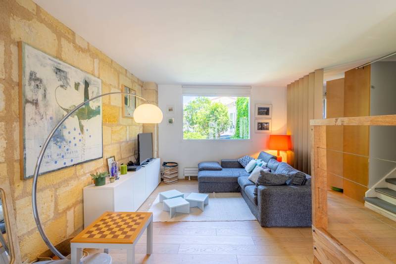 Recherche maison atypique avec 5 chambres à Bordeaux Chartrons jardin de ville terrassé rue calme proche commerces et transports