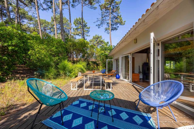 À vendre sur la presqu'île du CAP FERRET une maison contemporaine avec une vaste pièce de vie 3 chambres sur une parcelle de 1265 m2 (Possible extension SHON 100 m2)