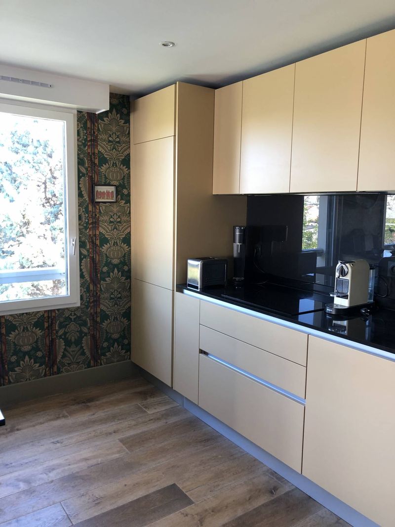 A vendre à 2 pas du centre de Mérignac proche Bordeaux appartement 2 chambres grand séjour parking et 2 terrasses