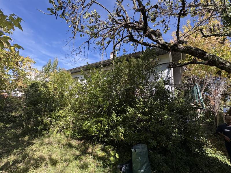 À vendre maison années 60 à rénover à Bordeaux caudéran très belle parcelle de 1700 m2