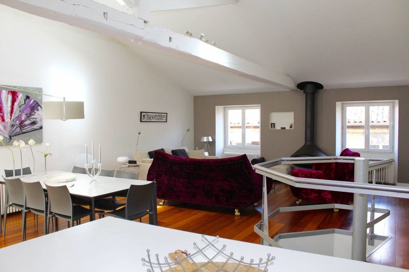 Vente maison Chartrons Bordeaux ancien chai 4 chambres patio garage