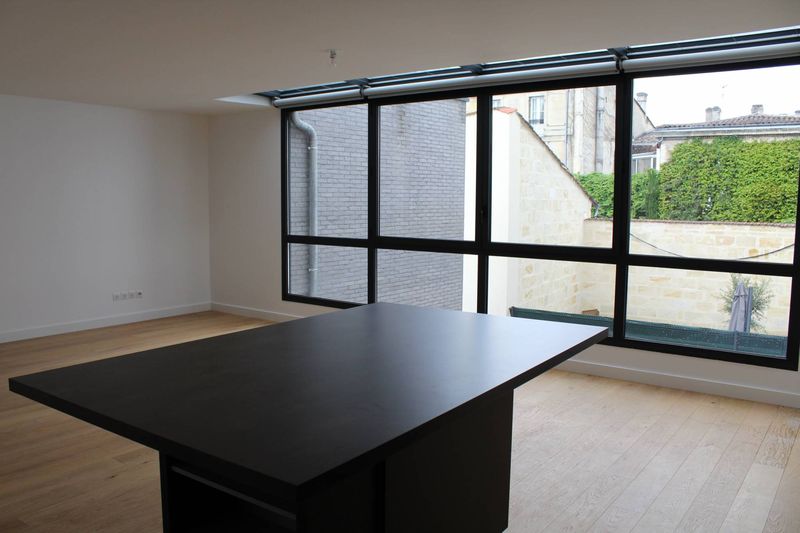 A vendre Bordeaux Saint Genes T2 résidence de standing