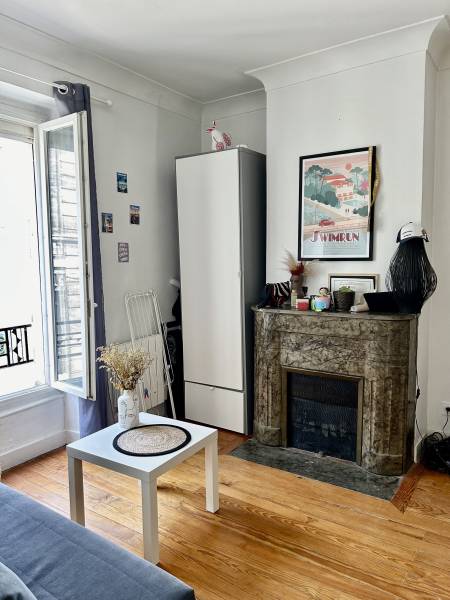 À la vente appartement situé au 1er étage petite copropriété immeuble en pierre très bon état prestations anciennes Bordeaux quartier Saint-Seurin
