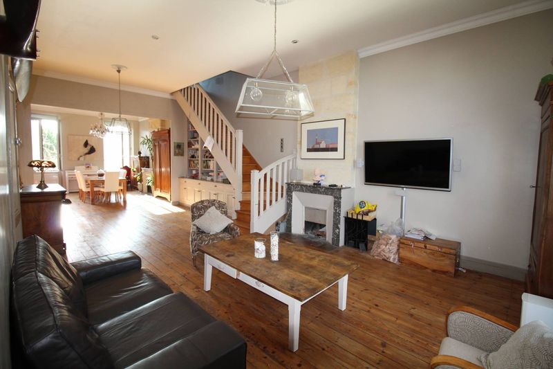 A vendre Bordeaux Saint Seurin superbe appartement lumineux 3 chambres terrasse vaste séjour