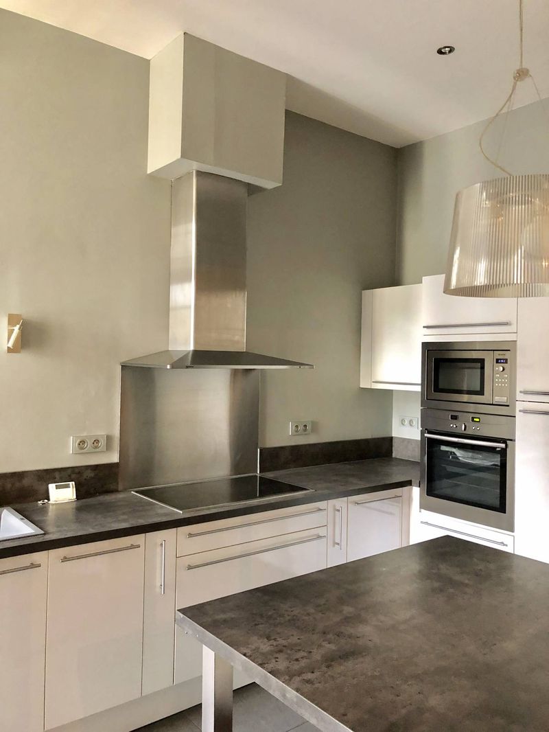 A la vente maison pierre grand espace de vie 5 chambres salle de jeu jardin piscine garage en location Bordeaux Nansouty proche Saint Genès