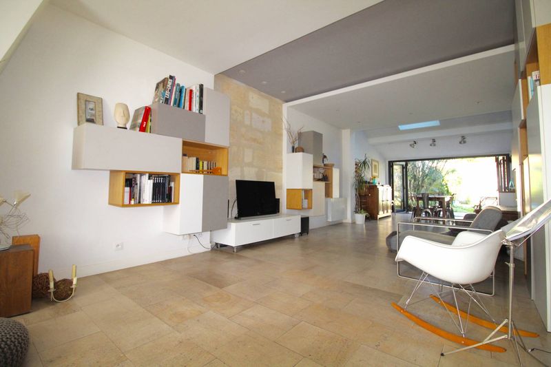 A la vente maison pierre rénovée 5 chambres jardin 100 m2 Bordeaux Croix Blanche