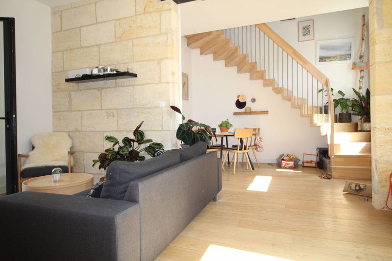 A la vente maison pierre rénovée architecte 2 chambres jardin de ville Bordeaux Barrière Saint Médard