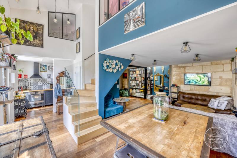 Splendide et spacieuse échoppe contemporaine en pierre rénovée, calme absolu à Bordeaux Saint Seurin