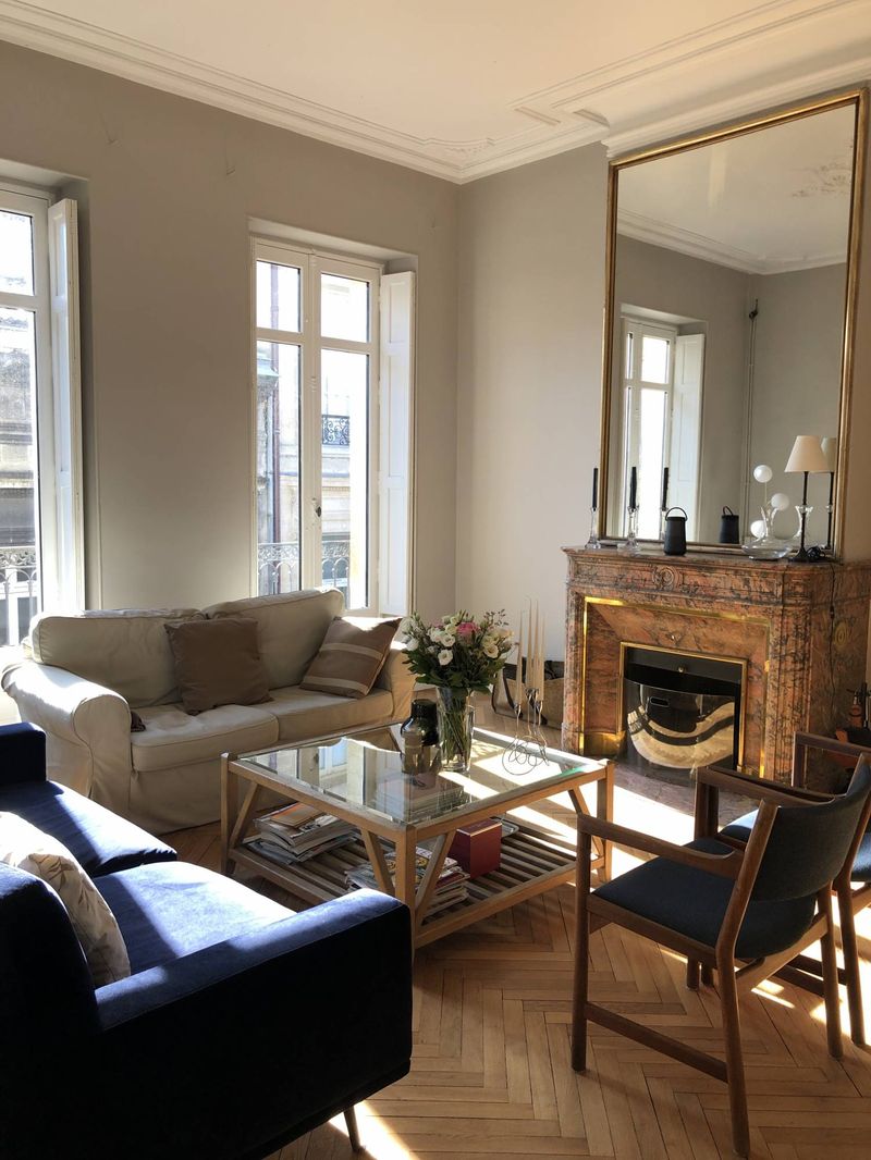 A vendre appartement Bordeaux centre proche tramway 3 chambres bureau terrasse couverte rénovation prestations anciennes conservées