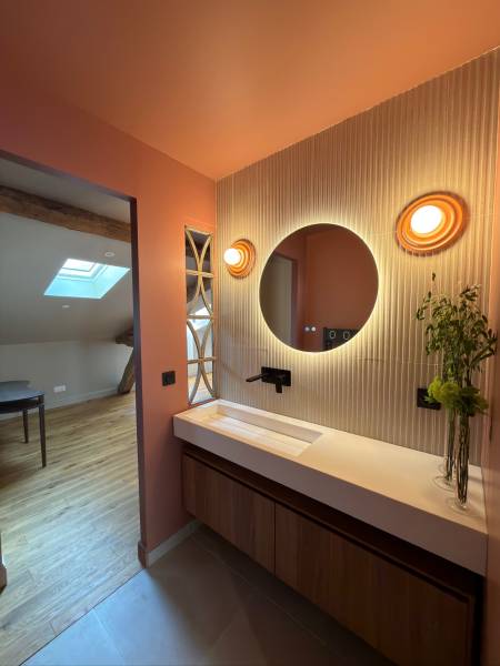 À vendre très bel appartement à BORDEAUX place PEY BERLAND grande pièce de vie une chambre avec salle d'eau privative RÉNOVATION PARFAITE et de STANDING