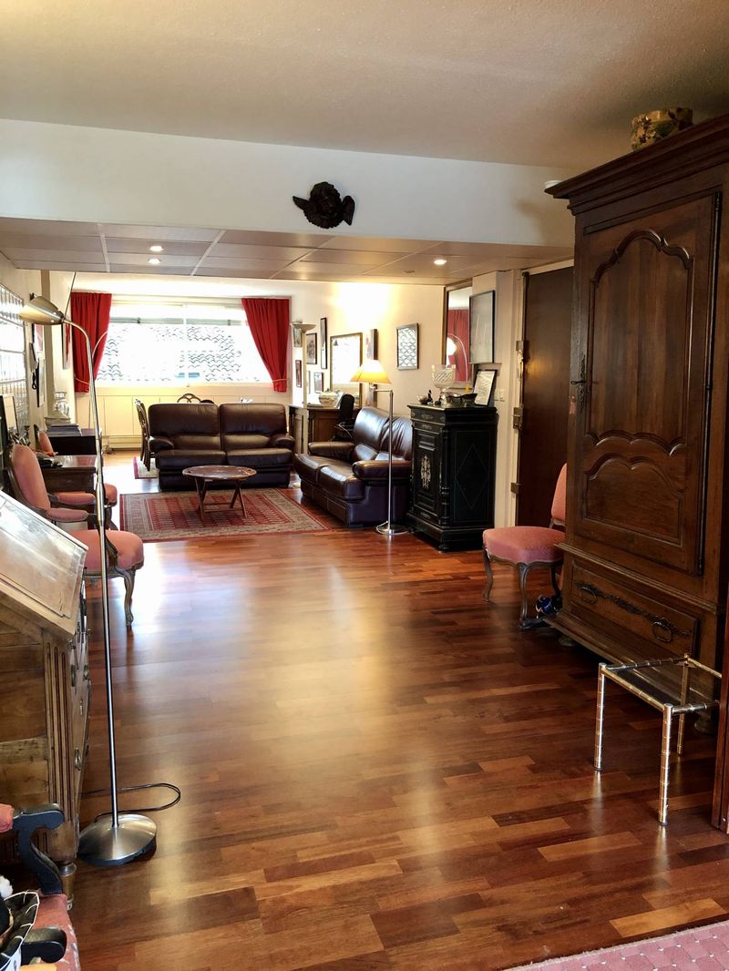 A vendre appartement BORDEAUX coeur de SAINT-SEURIN avec 2 chambres ASCENSEUR et PARKING