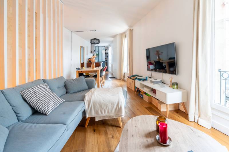 À vendre belle maison de ville en pierre dans une rue calme à Bordeaux quartier Saint-Seurin parfaitement rénovée 3 chambres lingerie Salle d'eau salle de bain