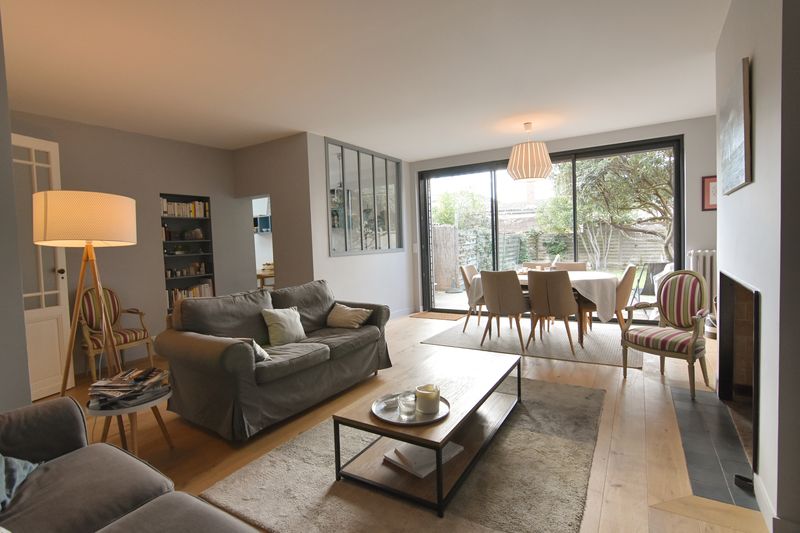 A vendre maison pierre rénovée Bordeaux Barrière Judaïque 6 chambres jardin ouest garage