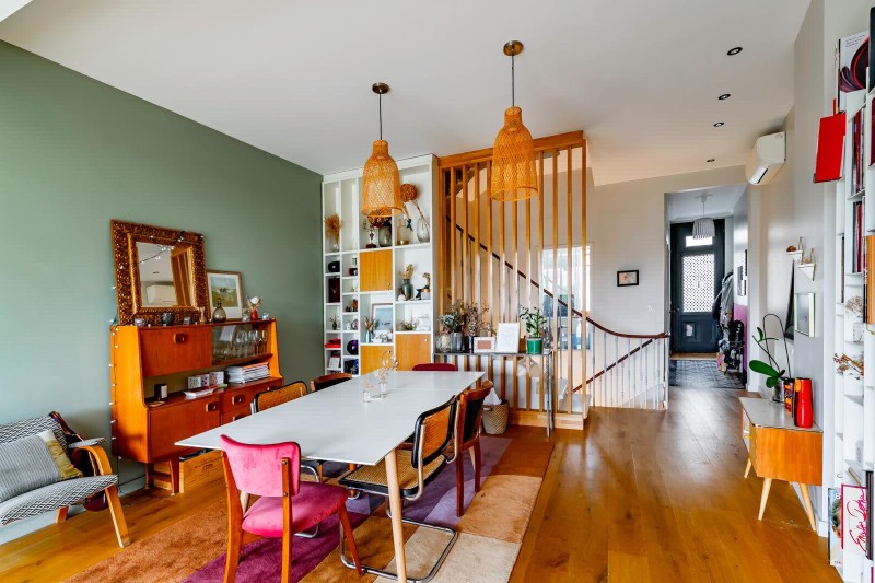 À vendre à BORDEAUX quartier CROIX BLANCHE / CROIX DE SEGUEY très belle rénovation pour cette maison en pierre lumineuse 4/5 chambres et un bureau un grand jardin et une piscine chauffée