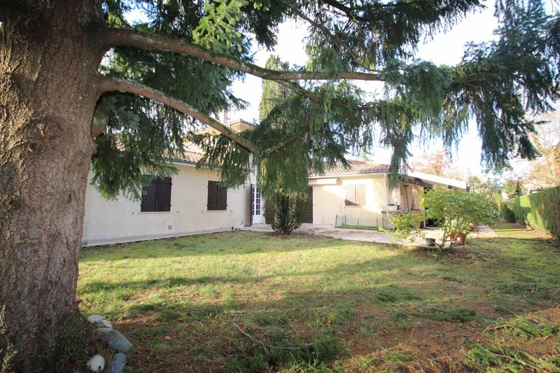 A vendre à Saint Aubin de Médoc maison de plain pied 4 chambres atelier garage grand terrain